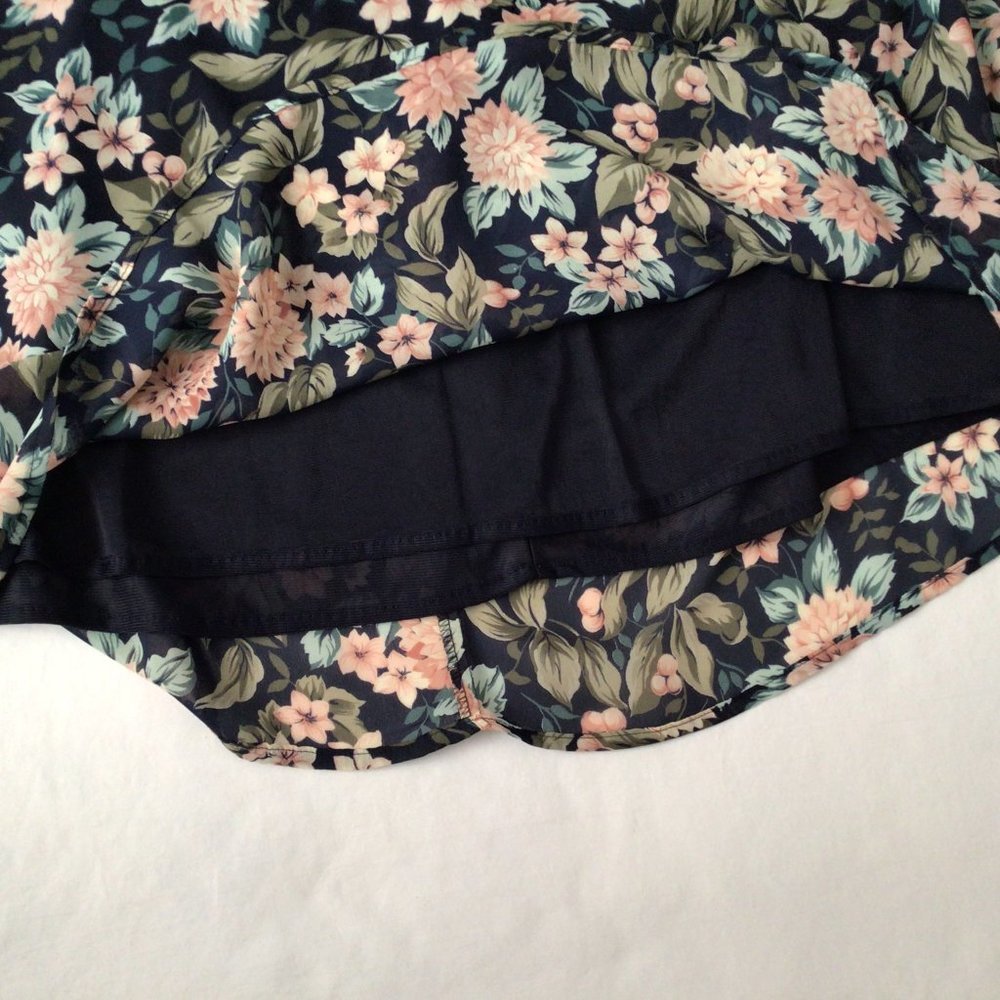 Sag Harbor - Navy blue skirt with pink flowers and two shades of green foliage - Picture 6 of 8